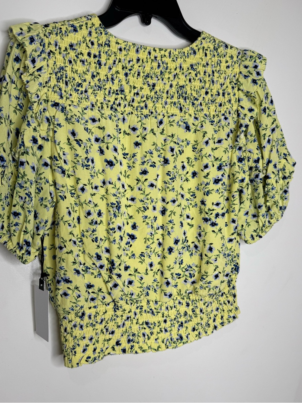 ASTR Yellow Floral Smocked V-Neck Crop Top - Picture 2 of 8